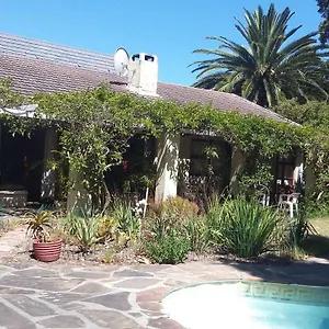 Homestay 11 Lucius Way, Cape Town